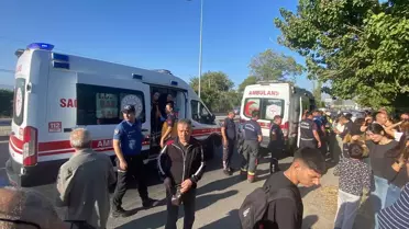 Sultanhisar'da Midibüs Çömlek Dükkanına Çarpıp Sürücü Yaralandı