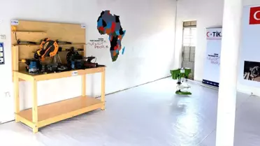 TİKA, Uganda'da Yetim Çocuklar İçin Marangozluk Atölyesi Kurdu