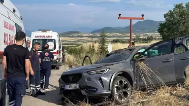 Niksar'da Otomobil Devrildi, 3 Yaralı