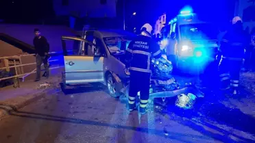 Niksar'da Elektrik Direğine Çarpan Araçta 3 Yaralı