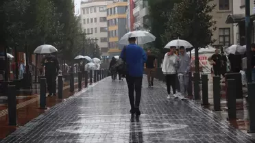 Trabzon'da Sağanak Yağış Hayatı Olumsuz Etkiledi
