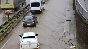 Trabzon'da Sağanak: Yollarda Su Birikintisi