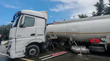Trabzon'da Yakıt Tankeri ile Otomobil Çarpıştı