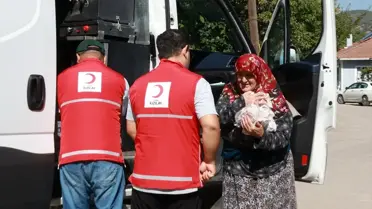 Türk Kızılay Depremzedelere Yardım Elini Uzatıyor
