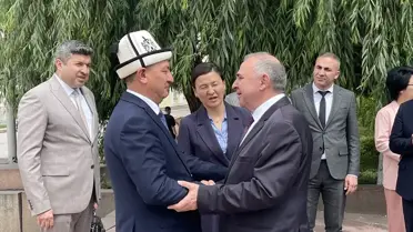 Büyükelçi Ökem, Kırgız Üniversitesini Ziyaret Etti