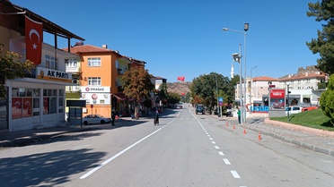 Uğurludağ'da Güvenli Trafik İçin Yol Çizgileri Yenileniyor