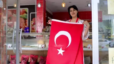 Ümraniye'de 40 Bin Türk Bayrağı Dağıtıldı