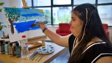 Down sendromlu sanatçı öğretmen oluyor