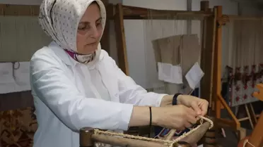 Üniversiteyi 47 yaşında bitirerek geleneksel el sanatlarında usta öğretici oldu