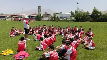 Van'da Yaz Futbol Okulu 400 Çocuğa Kapı Açtı