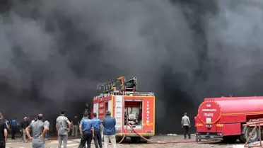 Tuşba'da Geri Dönüşüm Tesisinde Yangın