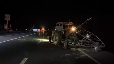 Van'da Traktör-Kamyonet Çarpıştı: 2 Yaralı