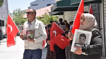 Vanlı aileler, DEM Parti İl Başkanlığı önündeki eylemlerini sürdürdü