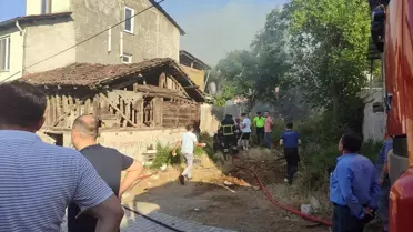 Vezirköprü'de Yangın: Evinin Önü Kül Oldu