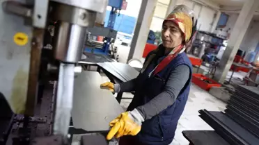 Seydişehir'de Kadınlar Yangın Dolabı Üretiminde