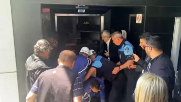 İlhan Şeşen'in Cenazesi Asansörde Mahsur Kaldı