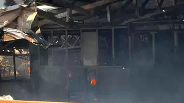 İzmir'de Fabrika Yangını Kontrol Altına Alındı