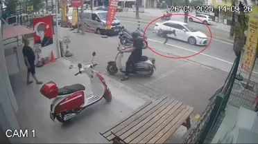 Demir Borularla Yürüyen Adamın Düşüş Anı Güvenlik Kamerasında