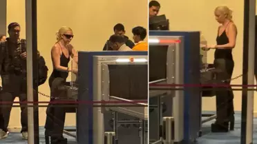 Tarifeli uçakta sürpriz yolcu! Ünlü şarkıcıyı gören bir daha baktı