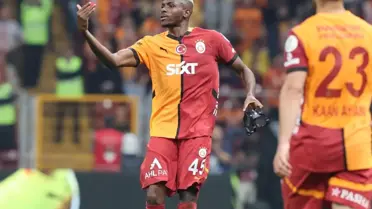 Devre arasında gerginlik! Osimhen, Ba'yı soyunma odası koridoruna çağırdı