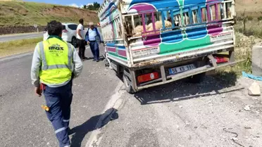 Siirt'te Koyun Yüklü Kamyonet Kaza Yaptı