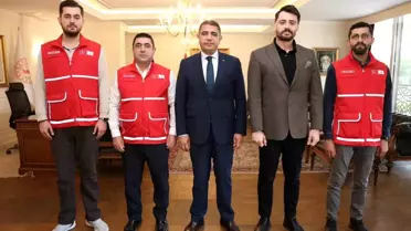 Düzce Valisi Kurban Bağışını Kızılay'a Yaptı