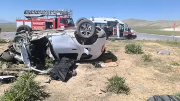 Van'da 2 araç kafa kafaya çarpıştı: 4 ölü, 2 yaralı