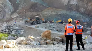 Endonezya'da Heyelan: 17 Ölü, 8 Kayıp