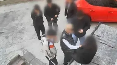 Kadıköy'de bıçak zoruyla kolye gasp eden 17 yaşındaki çocuk, silah teşhirinden tutuklandı