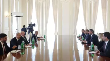 Bakan Bayraktar, Bakü Enerji Haftası'nda Azerbaycan Cumhurbaşkanı ile Görüştü