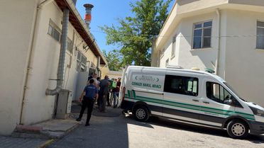 Kazada hayatını kaybeden paramedik anne ve 2 çocuğu, yakınlarına teslim edildi