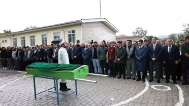 Mersin'de Boğulan Öğrenci Toprağa Verildi