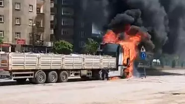 Yüksekova'da Maden Yüklü Tır Yangını