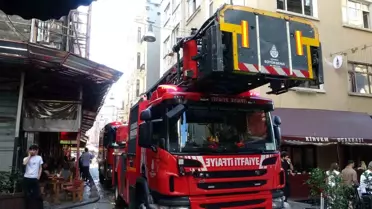 Beyoğlu'nda 7 katlı iş yerinde korkutan yangın