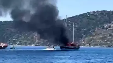 Marmaris'teki Tekne Yangını Kontrol Altına Alınamadı, Tekne Battı