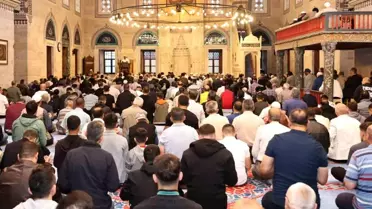 Amasya'da Bayram Namazına Yoğun Katılım