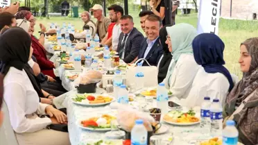 Vali Sözer'den Öğrencilere Bayram Kahvaltısı