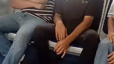 İZBAN'da Sigara İçen Yolcu Dikkat Çekti
