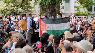 ABD'de mezuniyet töreninde öğrencilerden Filistin'e destek