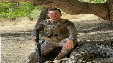 Şehit Polis Memuru Eşi, Eşini Fotoğraflarla Andı