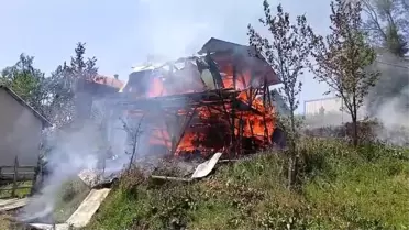 Hendek'te Yangın: Yayla Evi Alev Alev Yandı