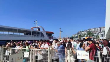 Adalar İskelesi'nde Bayram Yoğunluğu