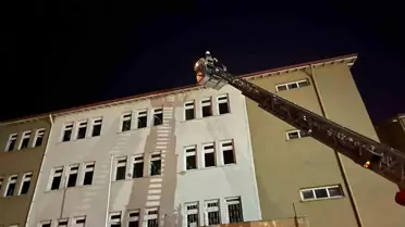 Osmancık'ta Mahsur Kalan Yavru Kedi İtfaiye Ekipleri Tarafından Kurtarıldı
