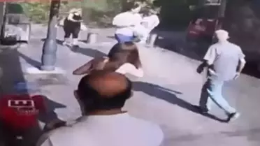 İzmir'de Asırlık Çınar Devrildi