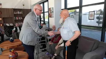 Başkan Kurt, Yaşlı Bakım Merkezi'nde Bayramlaşma Töreni Düzenledi