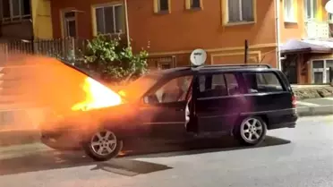 Kütahya'da Seyir Halindeki Araçta Yangın Çıktı