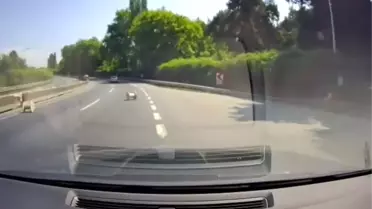 Gölcük'te Tırdan Makaralar Yola Saçıldı