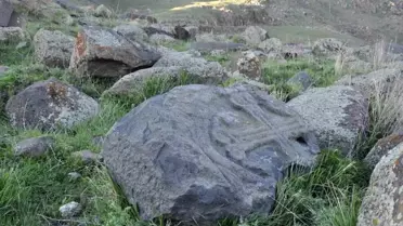 Kars'ta Haç İşaretli Mezarlar Tehdit Altında
