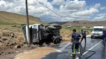 Van'da Tır Devrildi, Sürücü Sağ Kurtuldu