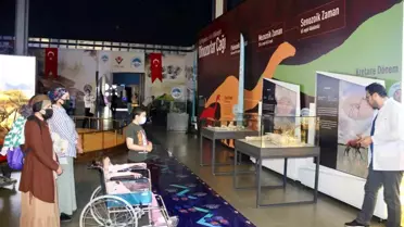 Vali ve Rektörden Minik Hastalara Bayram Hediyesi